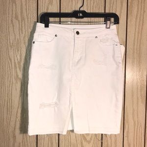 🎉 2 for $15 🎉 White denim mini/pencil skirt.